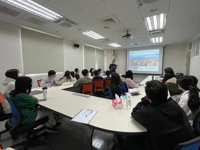 2025/01 美國University of Wisconsin-Milwaukee Visiting 訪問學者講座圖片